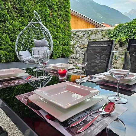 Soncna Bovec, A&b 公寓