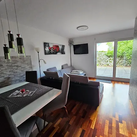Soncna Bovec, A&b *